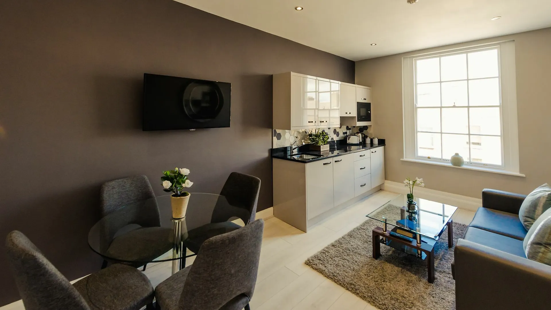 Kontakte von Dublin Central Suites